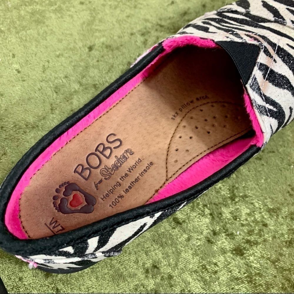 Euc Bobs Zebra Print Plush Pink Inside! Wow! - image 5